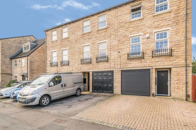 Thumbnail Town house for sale in Oxley Road, Huddersfield