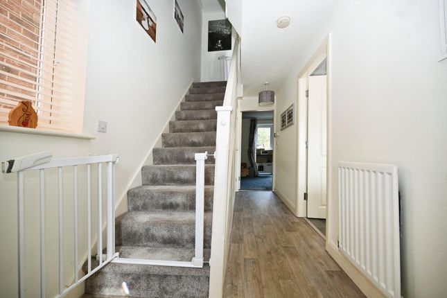 14, Alva Close, Leeds photo 4