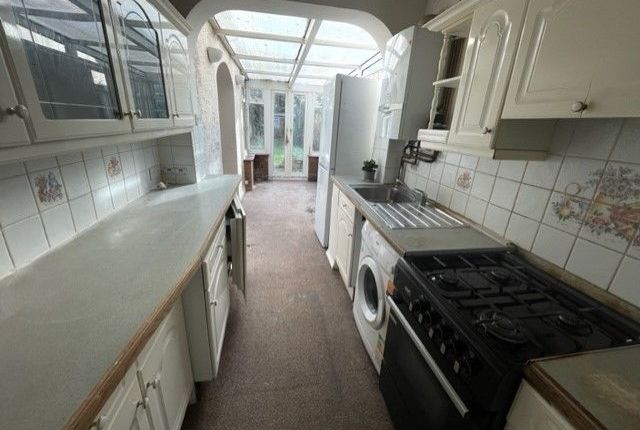 52 Neville Road, Luton photo 5