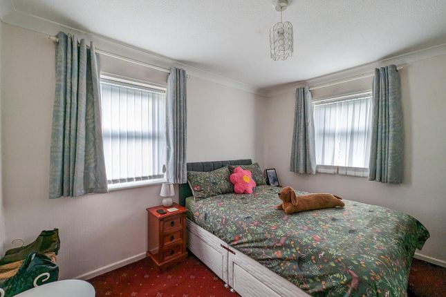 Flat for sale in Waterview Park, Leigh