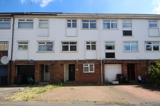 4 bed town house to rent in Ford End, Woodford Green IG8