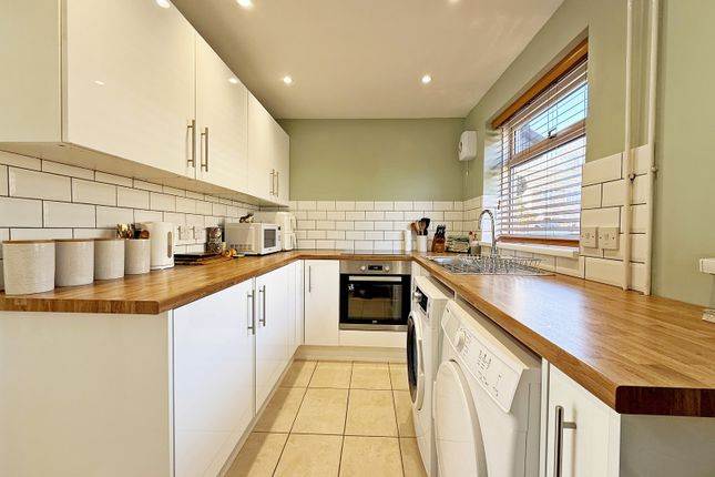 14, Cherry Tree Walk, Pontyclun photo 2