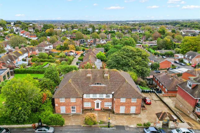 94 Wish Hill, Eastbourne photo 2
