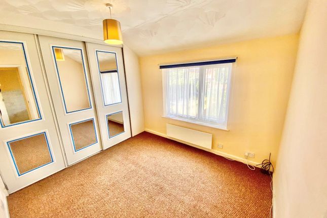 55, Northampton photo 5