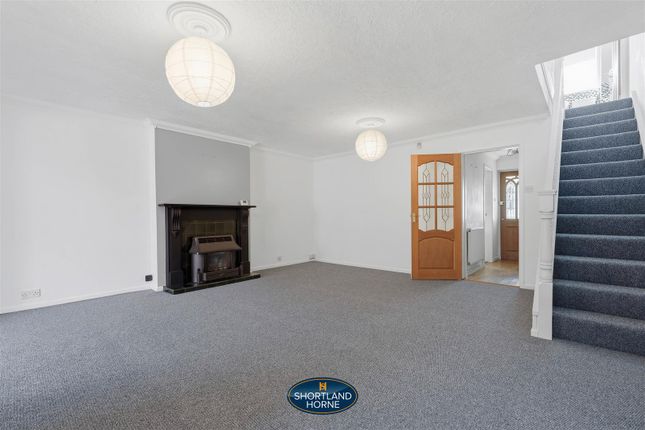 17, Glebefarm Grove, Coventry photo 4