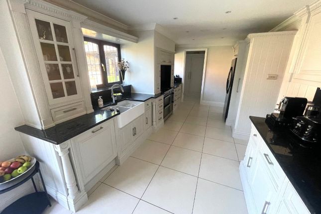 Kitchen 3.Jpg