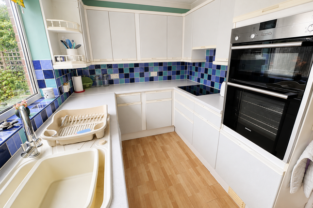 4, Elmhurst Avenue, Yeovil photo 4