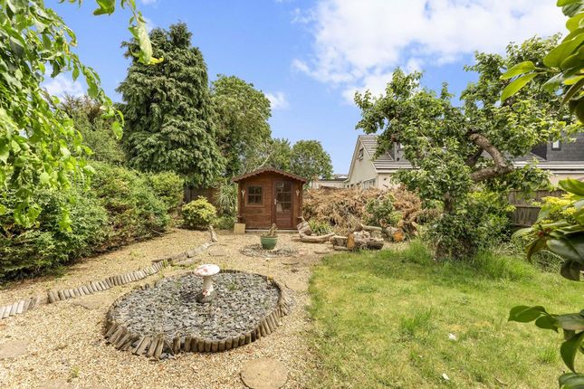 34, Scotts Avenue, Sunbury-On-Thames photo 4