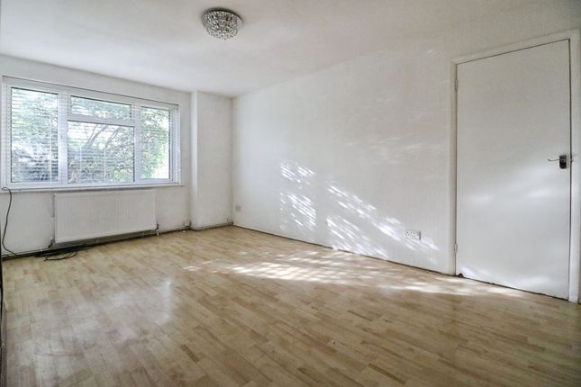 5, Laburnum Grove, Slough photo 4