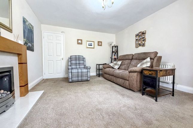 13, Lawnswood, Houghton Le Spring photo 4