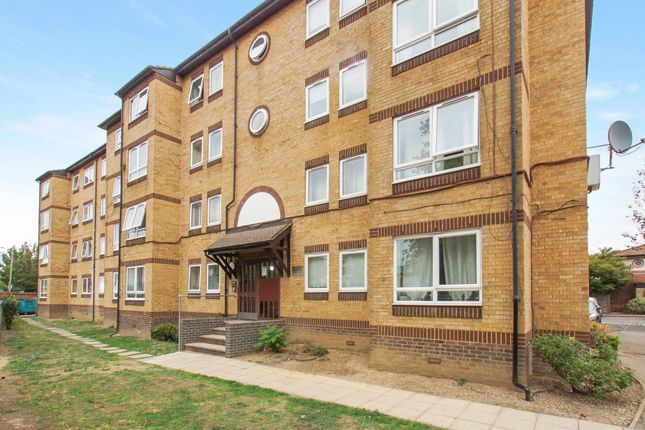 156, Chaucer Drive, London photo 4