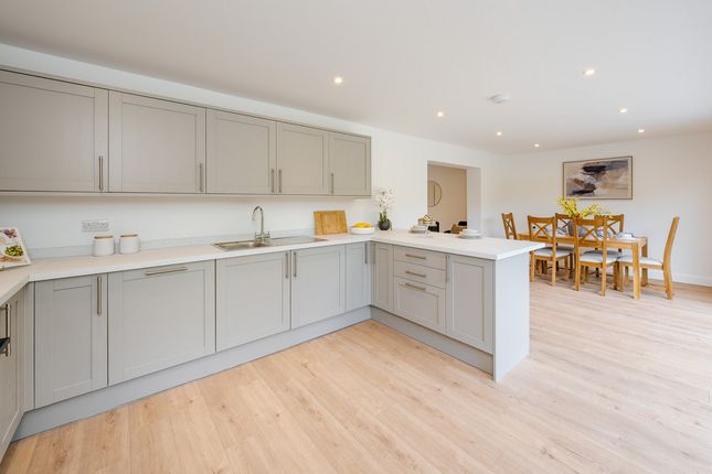 22, Frogmore Road, Camberley photo 3