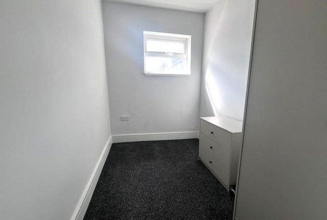 Room 3, 8 Vale View, Newcastle-under-Lyme photo 3