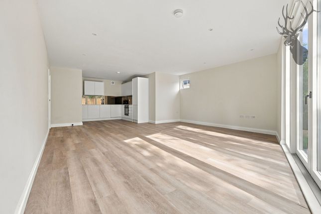 Flat 35, Novella House, Chigwell photo 3
