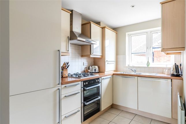 1, Swan Court, Edenbridge photo 3