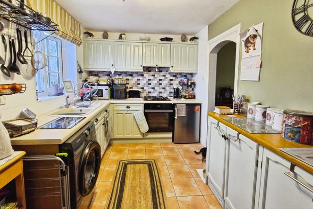 8, Goldney Court, Telford photo 2