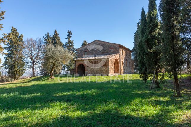 Thumbnail Villa for sale in Chiusi, Siena, Tuscany