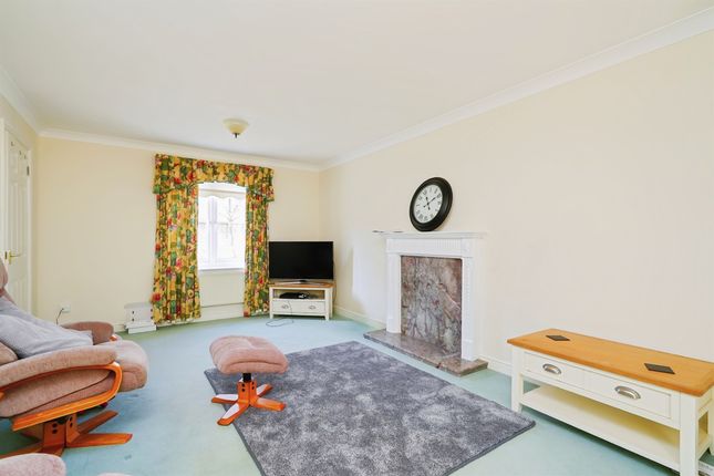 6, Glissard Way, Burford photo 4