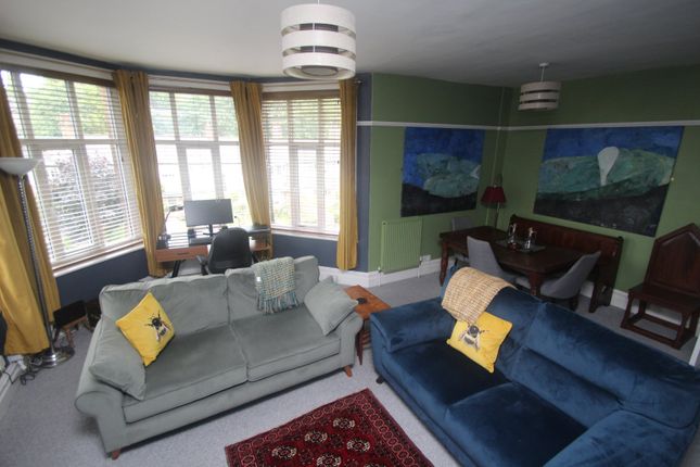 Flat 3, 8, St. Marys Walk, North Yorkshire photo 5