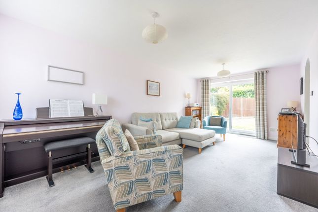 18, Fair Isle Close, Fareham photo 2