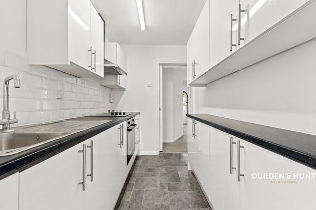 30 Chestnut Close, Hockley photo 4