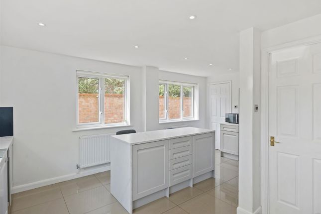 7, Spring Close, Verwood photo 3