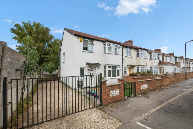 64, Richmond Crescent, Slough photo 2