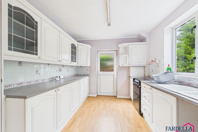 14 Hallwood Close, Burnley photo 3