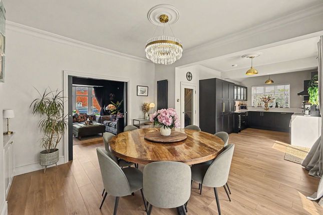 22 Woodhill Drive, Manchester photo 2