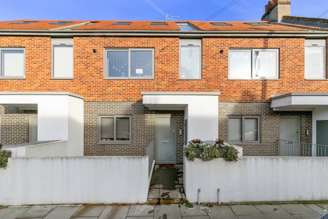 Flat for sale in Radbourne Road, London