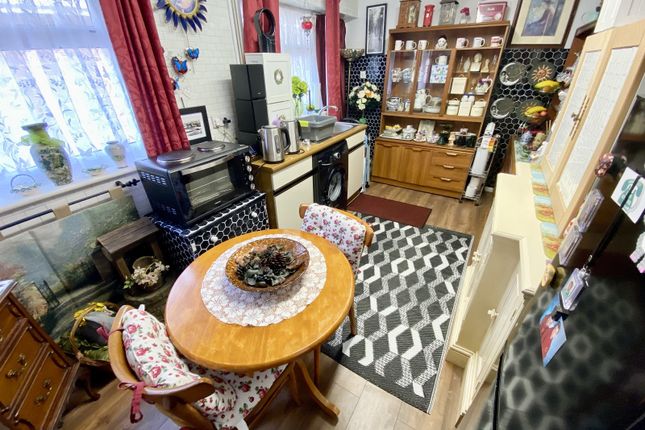 62, Heol Rhosyn, Swansea photo 4