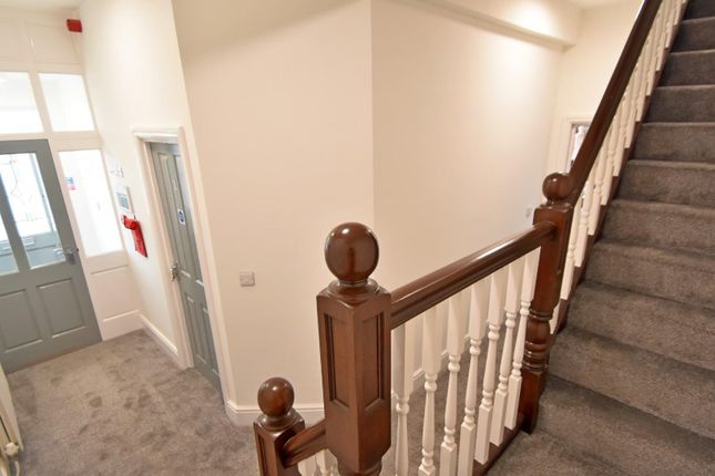 Room 1, 15, Milner Avenue, Seedfield photo 4
