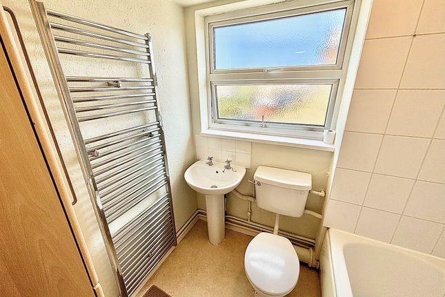 Flat 19, London photo 4