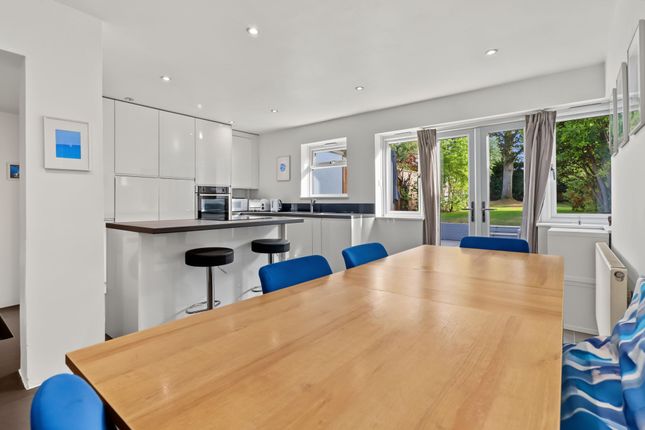 26 Milbourne Lane, Esher photo 4