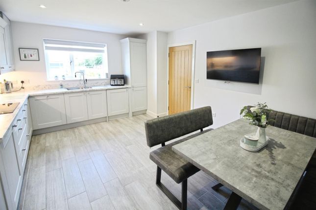 2, Appletree Court, Leeds photo 4