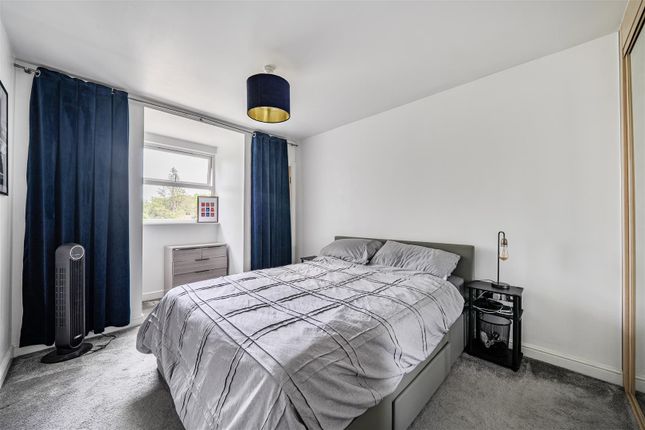 Elmhurst Court, Heathcote Road, Camberley photo 4