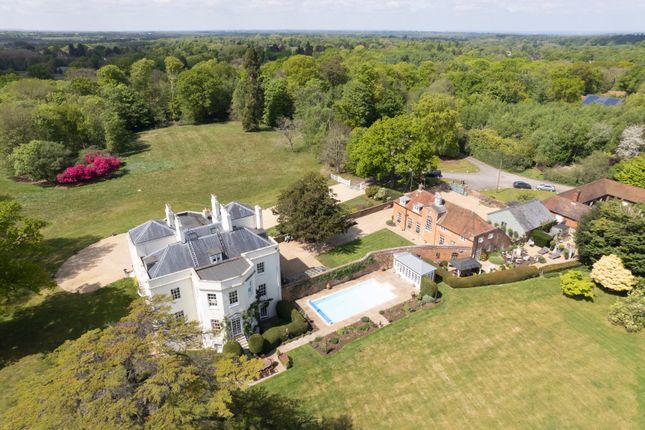 Country house for sale in Odiham Road, Winchfield, Hook, Hampshire