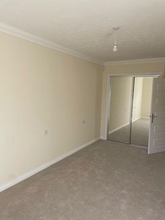 Flat for sale in The Hornet, Chichester