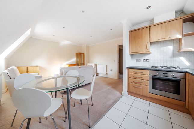 Bayeux Court, Connaught Road, Reading photo 2
