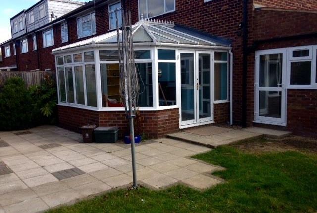 26, Jennery Lane, Slough photo 3
