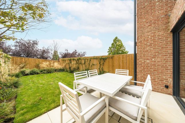 Cottenham Park Road, Wimbledon photo 4