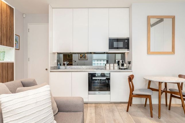 Flat 4, 8, Warwick Court, London photo 3