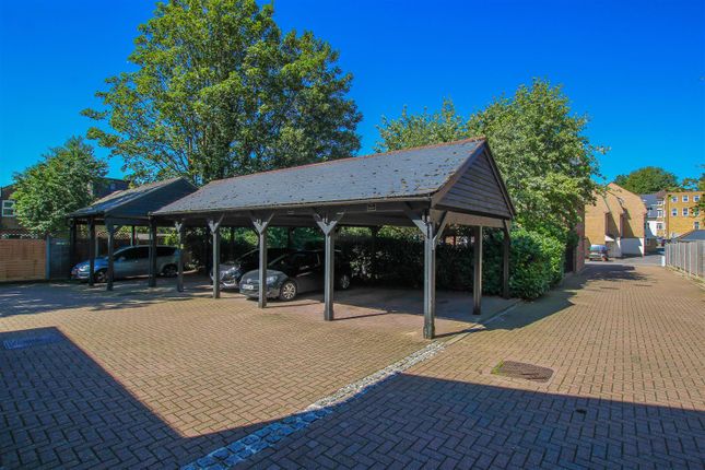 8 Swallows Court, Gresham Close, Brentwood photo 2