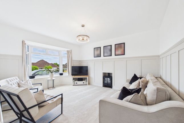 7, Oak Close, Worthing photo 2