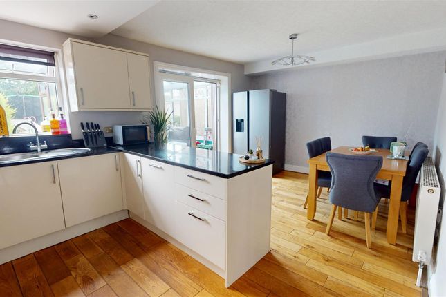 26, Newlands View, Halifax photo 3