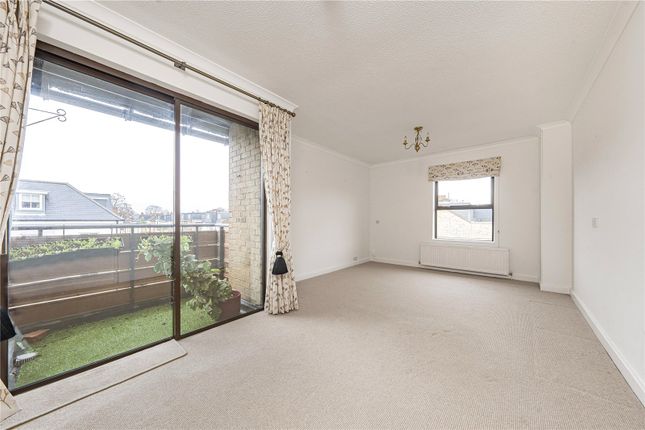 Flat 12A,, Hales Court, Teddington photo 2
