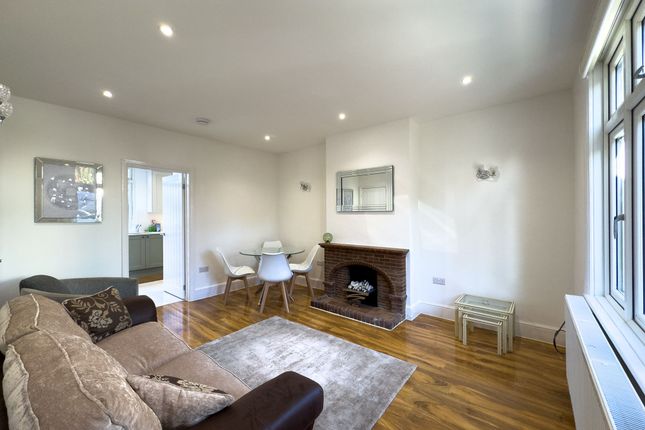 14 Garden City, Edgware photo 3