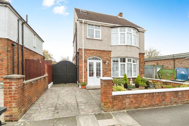 Detached house for sale in Venetia Road, Luton