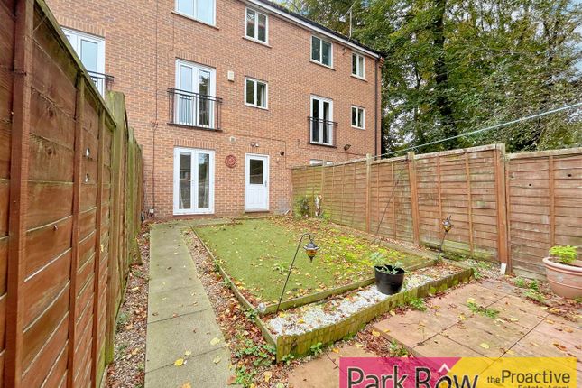 Town house for sale in North Baileygate, Pontefract