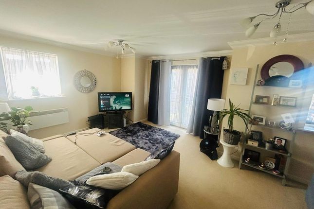 13, Mallard Crescent, Sittingbourne photo 3